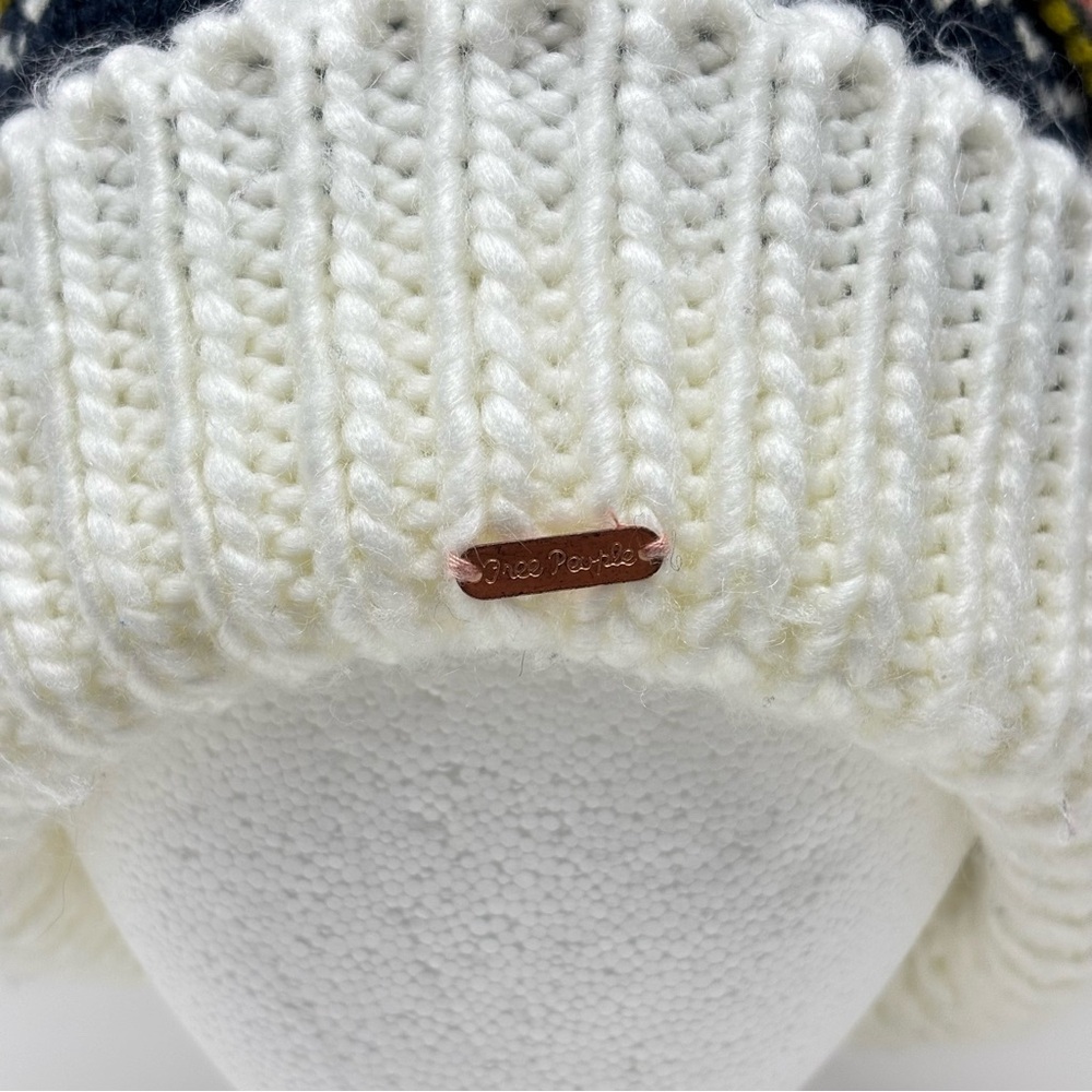Free People Knit Pom Pom Winter Toboggan Beanie Hat - Picture 3 of 10